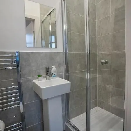 'isimi Luxurious 4 Bed 4 Ensuite House *