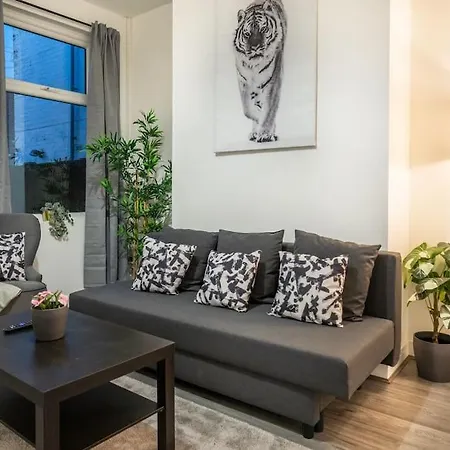 'isimi Luxurious 4 Bed 4 Ensuite House 巴罗弗内斯