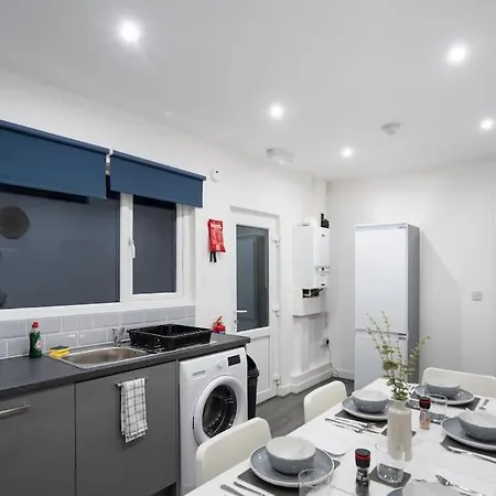 'isimi Luxurious 4 Bed 4 Ensuite House Holiday home