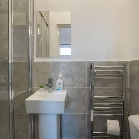 'isimi Luxurious 4 Bed 4 Ensuite House * Barrow-in-Furness