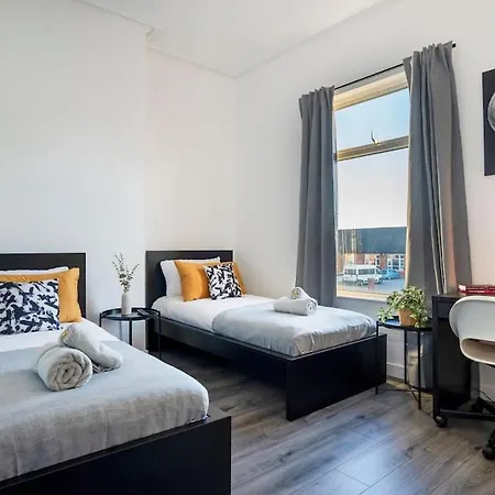 'isimi Luxurious 4 Bed 4 Ensuite House Dom wakacyjny *